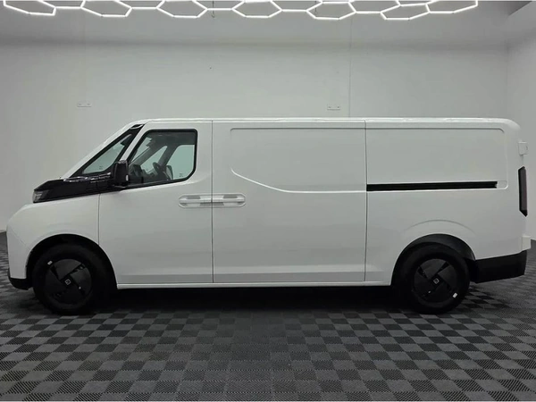 2026 Farizon SuperVan White Van Electric Automatic