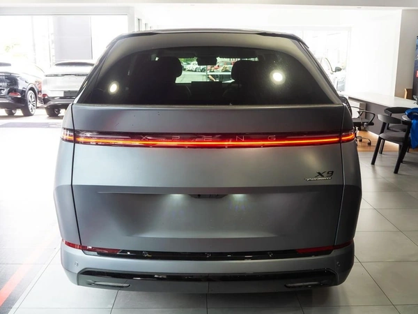 2026 Xpeng X9 Performance 4WD Automatic