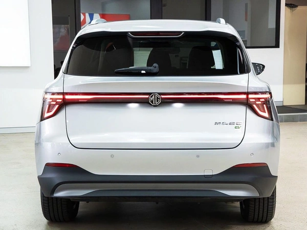 2025 Mg Mgs5 Essence 49 Automatic RWD