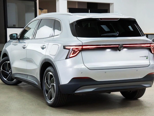 2025 Mg Mgs5 Essence 49 Automatic RWD
