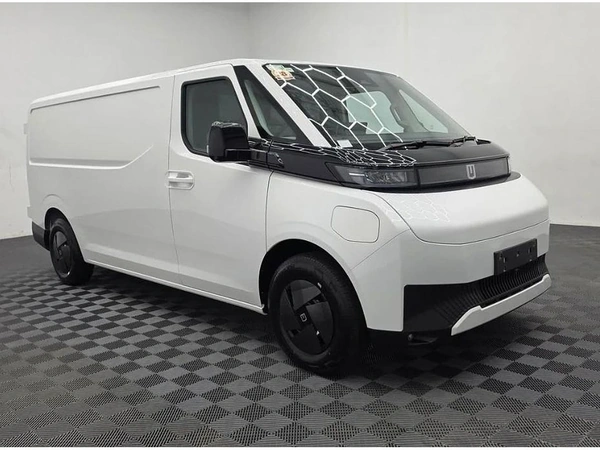2025 Farizon SuperVan White Van Automatic Electric